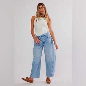 Curvy Venus Barrel Jeans